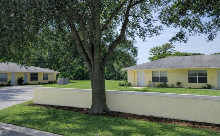 Pictures of Multifamily property located at 951 King Orange Drive, Fort Pierce, FL 34982 for sales - image #1