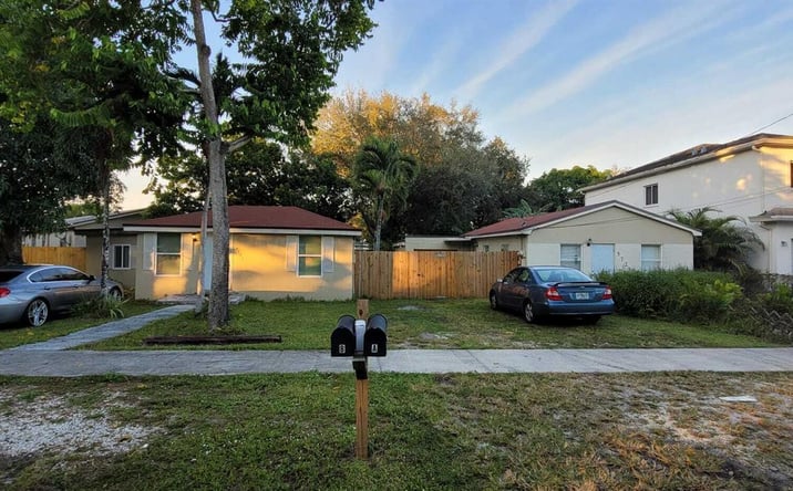 Pictures of Multifamily property located at 5721 Fillmore Street, Hollywood, FL 33021 for sales - image #1