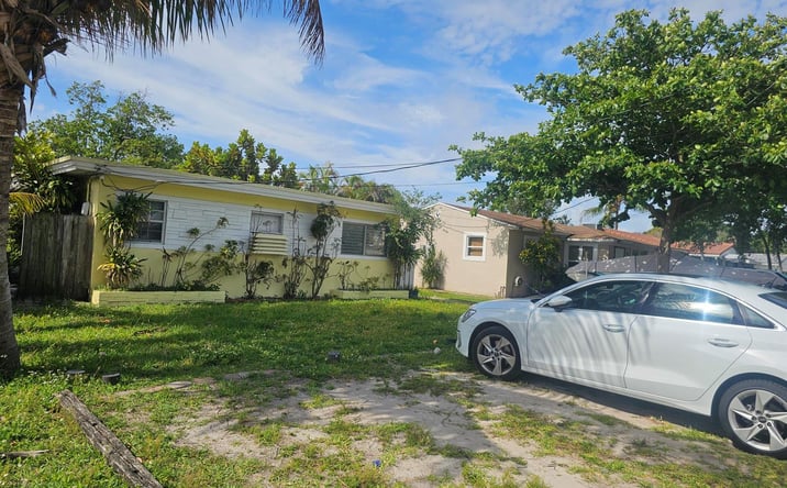 Pictures of Multifamily property located at 2512 Arthur Street, Hollywood, FL 33020 for sales - image #1