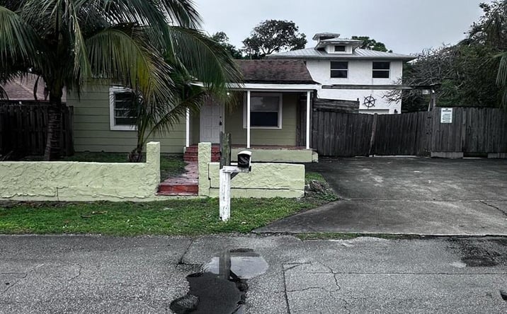Pictures of Multifamily property located at 130 NE 4th Avenue, Boynton Beach, FL 33435 for sales - image #1