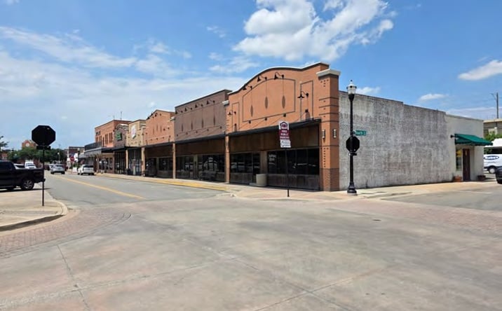 Pictures of Retail property located at 1109 S Broadway, Carrollton, TX 75006, 1002 4th Avenue, Carrollton, TX 75006 for sales - image #1