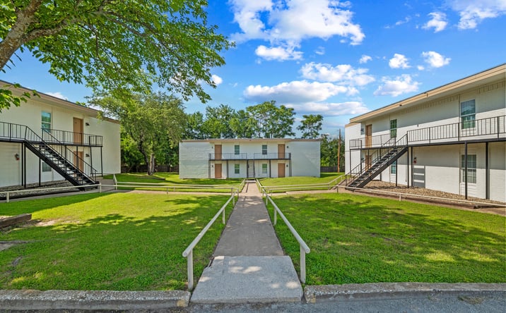 Pictures of Multifamily property located at 312 West Rentz Street, Weatherford, TX 76086 for sales - image #1