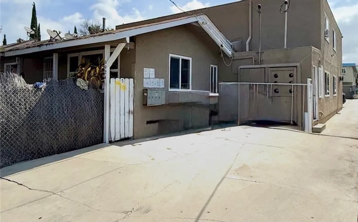 Pictures of Multifamily property located at 6924 Gentry, North Hollywood, CA 91605 for sales - image #1