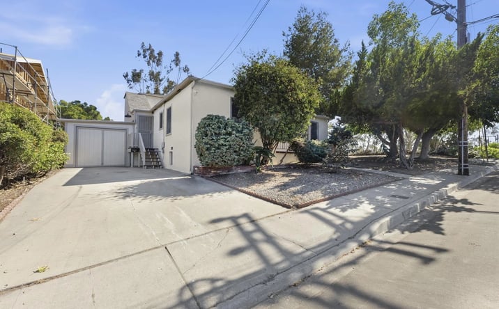 Pictures of Multifamily property located at 3543 Myrtle Ave, San Diego, CA 92104 for sales - image #1