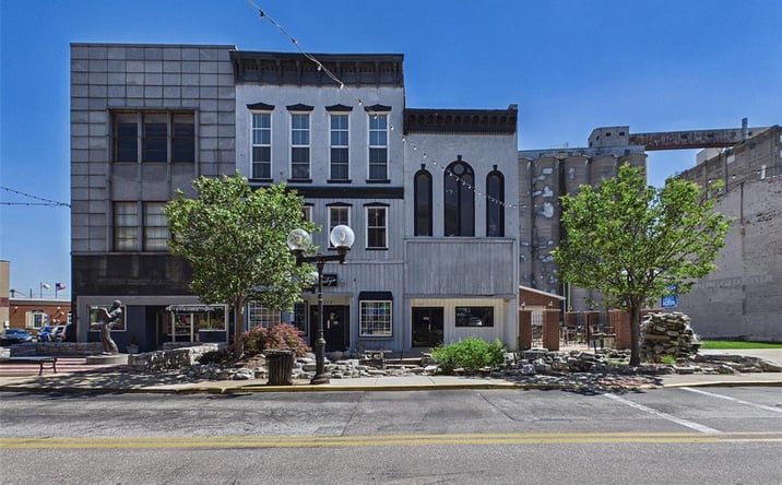 Pictures of Retail property located at 119 W 3rd Street, Alton, IL 62002 for sales - image #1