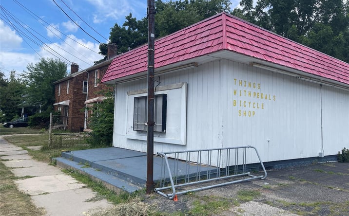 Pictures of Retail property located at 800 W Mount Hope Avenue, Lansing, MI 48910 for sales - image #1