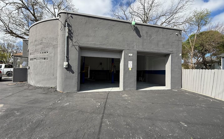 Pictures of Retail property located at 128 Baldwin Avenue, Pontiac, MI 48342 for sales - image #1
