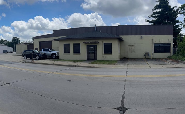 Pictures of Industrial property located at 2019 West Lusher Avenue, Elkhart, IN 46517 for sales - image #1