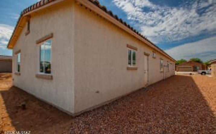 Pictures of Multifamily property located at 2330 W Diamond Street, Tucson, AZ 85705 for sales - image #1