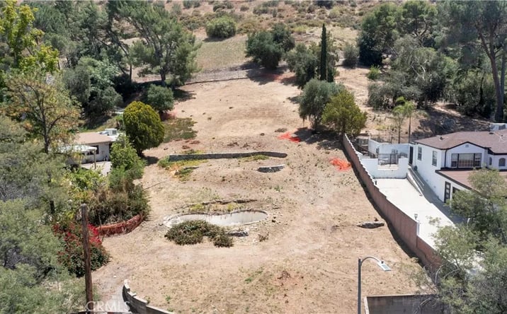 Pictures of Land property located at 10294 Sunland Blvd, Sunland, CA 91040 for sales - image #1