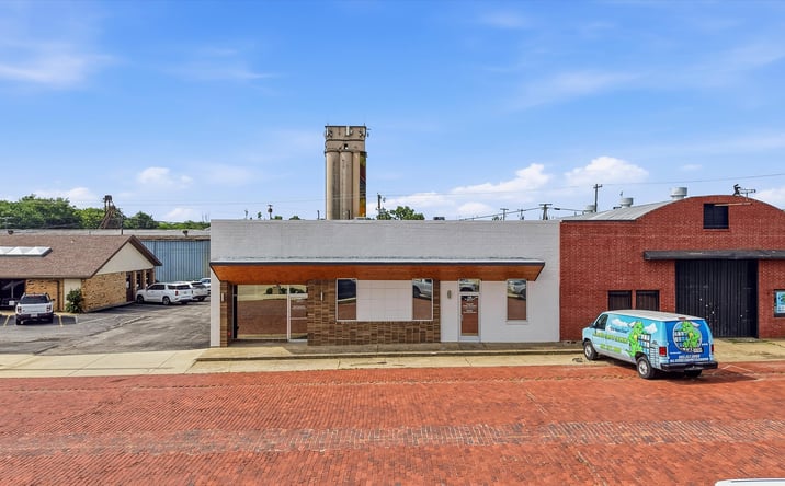 Pictures of Office property located at 118 W. Chestnut St., Denison, TX 75021 for sales - image #1