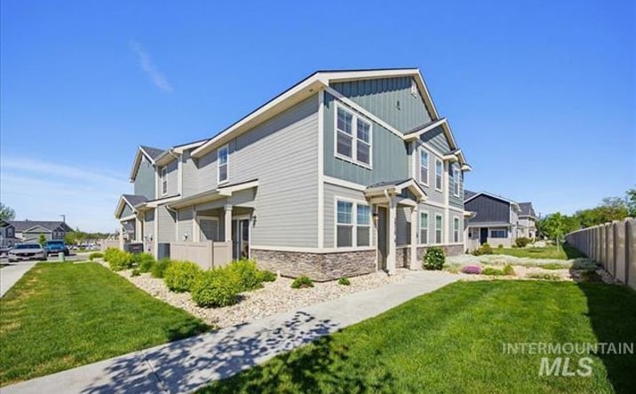 Pictures of Multifamily property located at 25 Horseshu Vue Circle, Horseshoe Bend, ID 83629 for sales - image #1