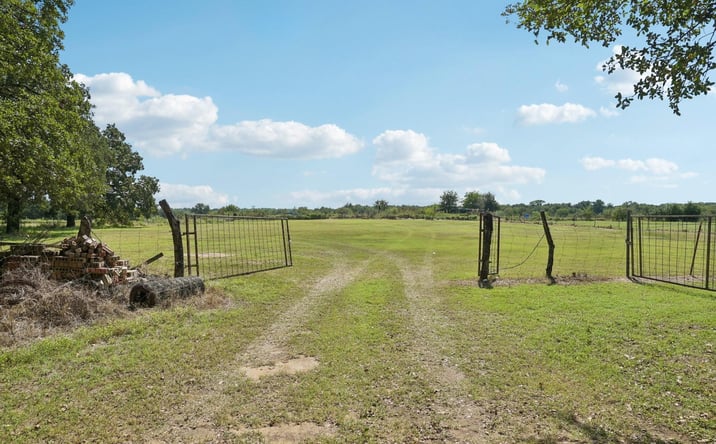 Pictures of Land property located at 1901 Newt Patterson Rd, Mansfield, TX 76063 for sales - image #1