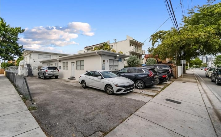 Pictures of Multifamily property located at 1131 SW 7th St, Miami, FL 33130 for sales - image #1