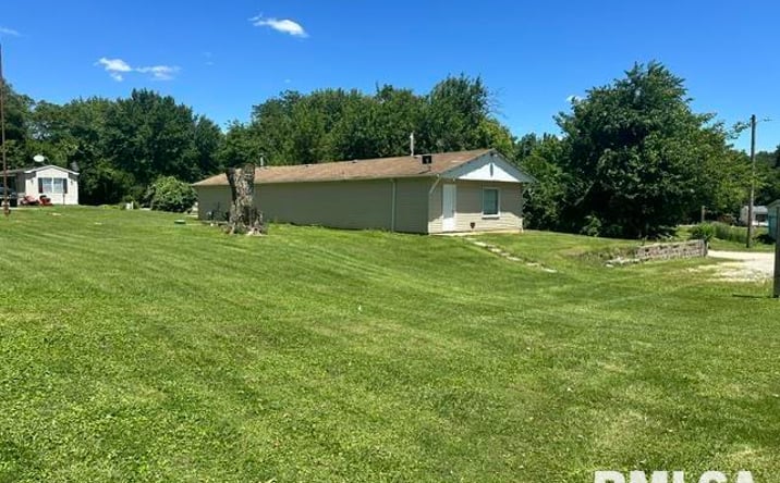Pictures of Multifamily, Office, Retail property located at 3721 Wollesen Lane, Springfield, IL 62702 for sales - image #1
