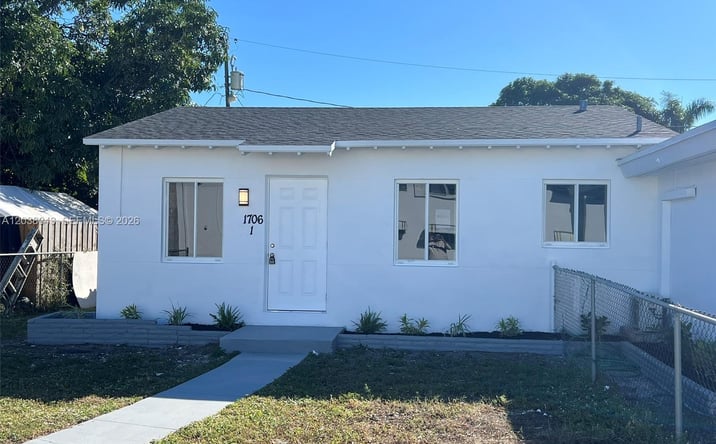 Pictures of Multifamily property located at 1706 Arthur St, Hollywood, FL 33020 for sales - image #1