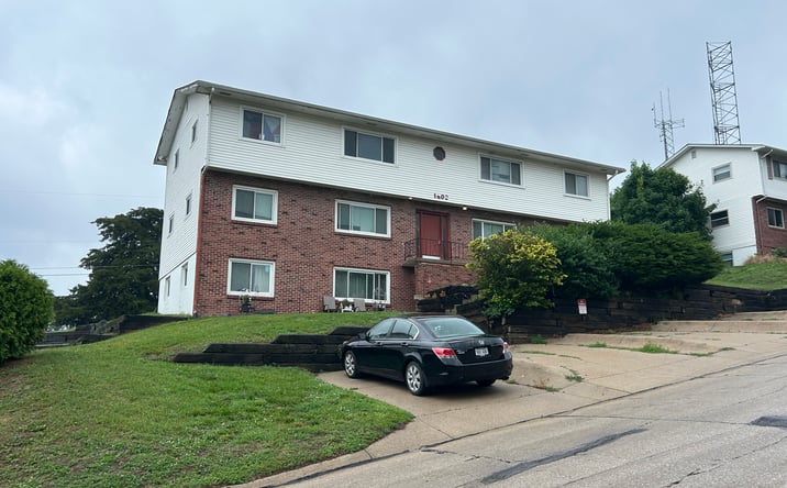 Pictures of Multifamily property located at 1802, 1804, 1806 Wayne St, Bellevue, NE 68005 for sales - image #1