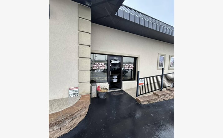 Pictures of Retail, Business for Sale property located at 700 South Illinois Street, Belleville, IL 62220 for sales - image #1