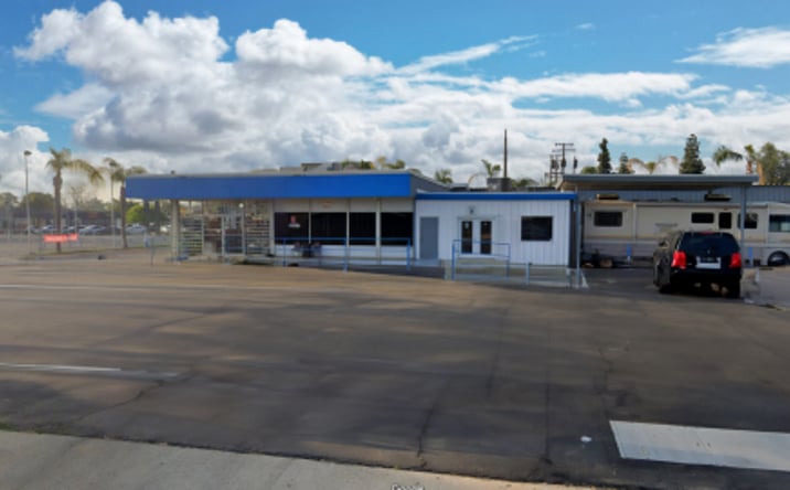 Pictures of Retail property located at 911 Oak St, Bakersfield, CA 93304 for sales - image #1