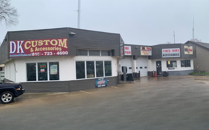Pictures of Business for Sale, Retail property located at 935 W JEFFERSON Street, Joliet, IL 60435 for sales - image #1