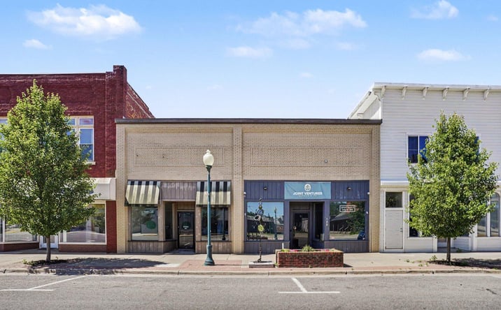 Pictures of Retail property located at 133 W Monroe Street, Bangor, MI 49013 for sales - image #1