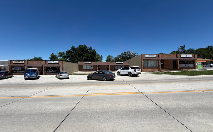 Pictures of Retail property located at 6910 Maple St, Omaha, NE 68104 for sales - image #1