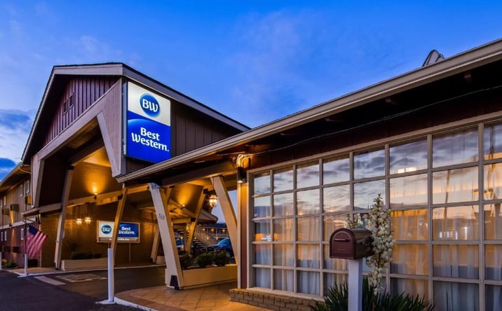 Pictures of Hospitality property located at 760 NW Garden Valley Blvd, Roseburg, OR 97471 for sales - image #1