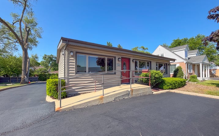 Pictures of Office property located at 1825 E Roosevelt Road, Wheaton, IL 60187 for sales - image #1