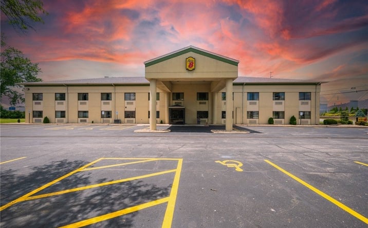 Pictures of Hospitality property located at 1704 E Perry Street, Port Clinton, OH 43452 for sales - image #1