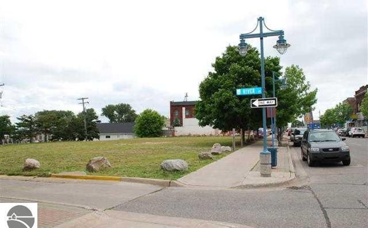 Pictures of Land property located at 118 W Portage, Sault St Marie, MI 49783 for sales - image #1