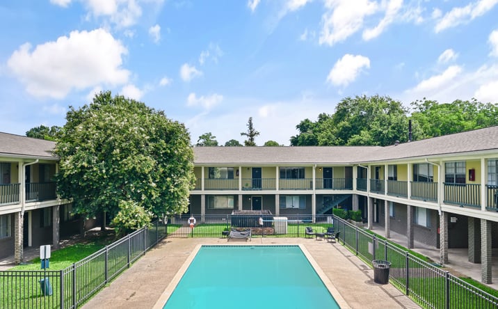 Pictures of Multifamily property located at 915 S College Rd, Lafayette, LA 70503-2811 for sales - image #1