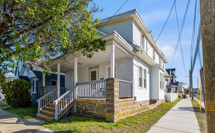 Pictures of Multifamily property located at 132 W Juniper Avenue, Wildwood, NJ 08260 for sales - image #1
