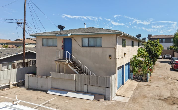 Pictures of Multifamily property located at 681 Victoria, Costa Mesa, CA 92627 for sales - image #1