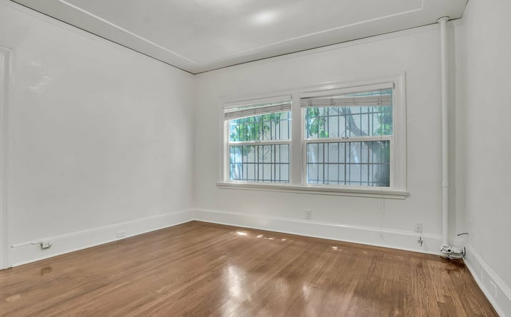 Pictures of Multifamily property located at 1000 E 33rd St, Oakland, CA 94610-4012 for sales - image #1