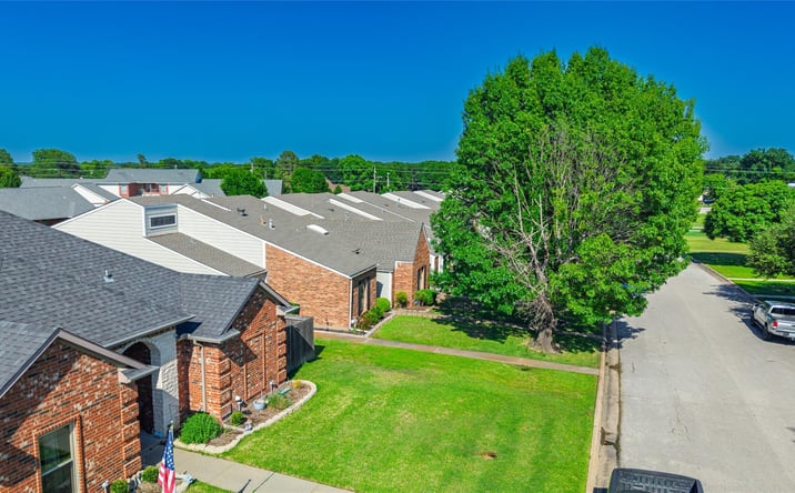 Pictures of Multifamily property located at 518 Oakridge Dr, Greenville, TX 75402 for sales - image #1