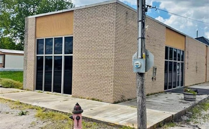 Pictures of Special Purpose property located at 100 NE 2nd Street, Hardin, MO 64035 for sales - image #1