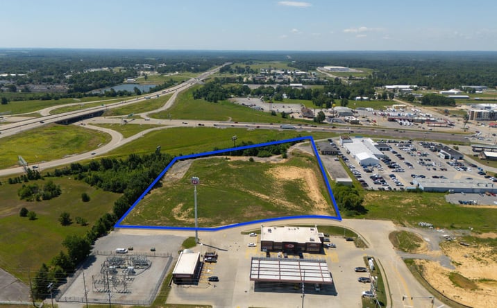 Pictures of Retail property located at 2600 W DeYoung Street, Marion, IL 62959 for sales - image #1