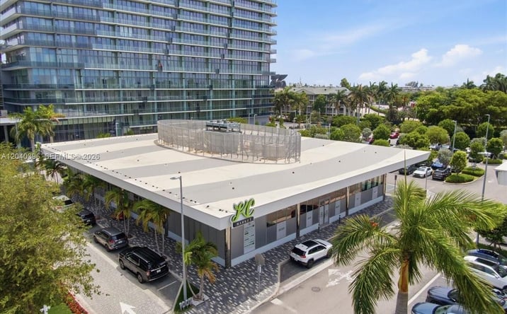Pictures of Retail property located at 1002 E Hallandale Beach Blvd, Hallandale Beach, FL 33009 for sales - image #1