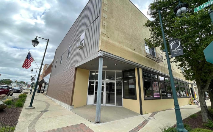 Pictures of Retail property located at 1 S Frederick Avenue, Oelwein, IA 50662 for sales - image #1