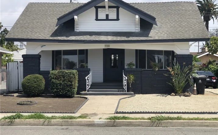 Pictures of Multifamily property located at 3700 Arlington, Los Angeles, CA 90018 for sales - image #1
