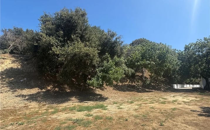 Pictures of Land property located at 3511 Beverly Glen, Sherman Oaks, CA 91423 for sales - image #1