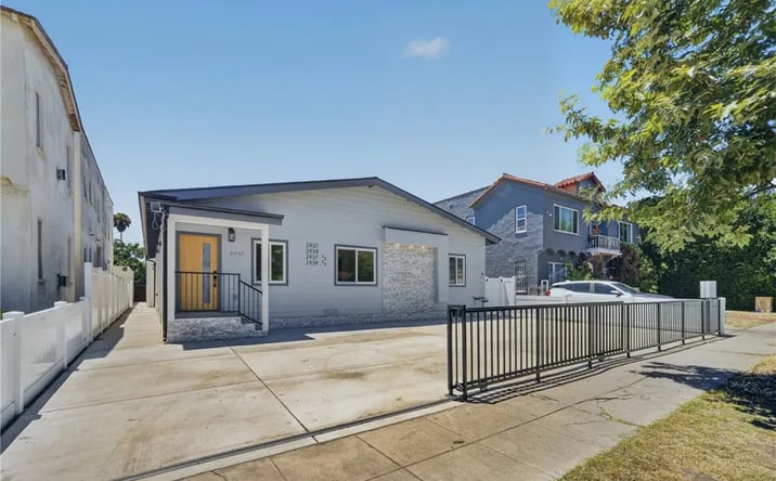 Pictures of Multifamily property located at 2937 10th, Los Angeles, CA 90018 for sales - image #1