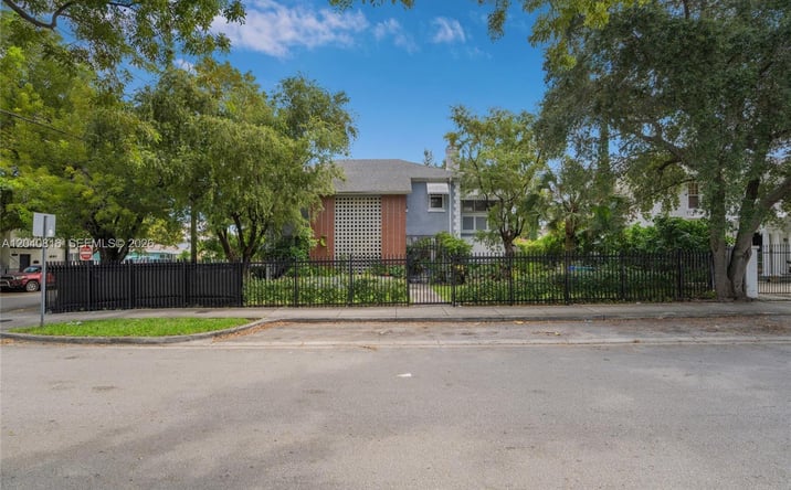 Pictures of Multifamily property located at 405 SW 11th Ave, Miami, FL 33130 for sales - image #1