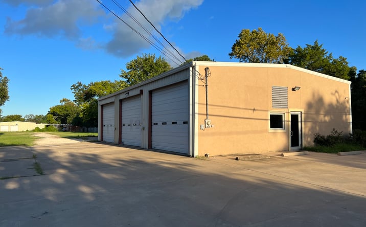 Pictures of Retail, Office, Industrial property located at 715 S SHANKS ST, CLUTE, TX 77531 for sales - image #1