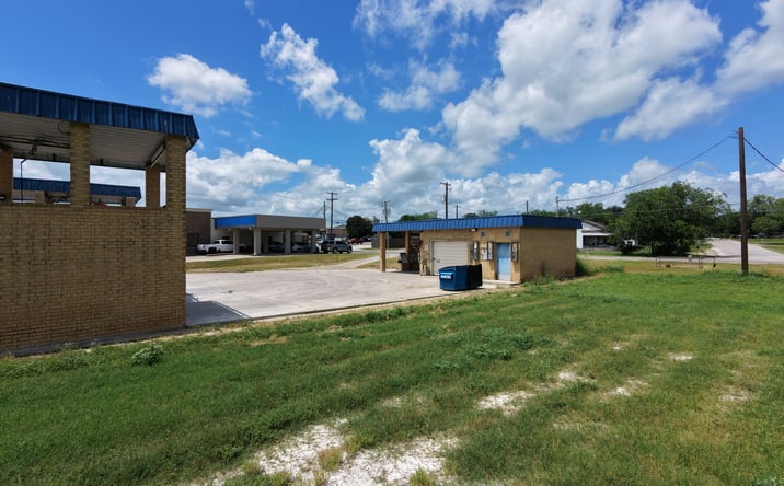 Pictures of Retail, Business for Sale property located at 207 Nueces Street, George West, TX 78022 for sales - image #1