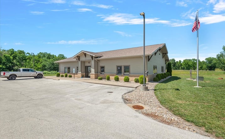 Pictures of Office property located at 103 Centre Drive, Petersburg, IL 62675 for sales - image #1