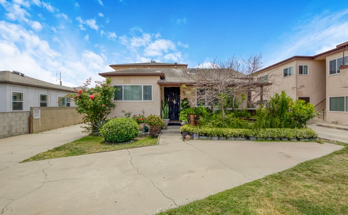 Pictures of Multifamily property located at 4928 Lennox Blvd, Inglewood, CA 90304 for sales - image #1