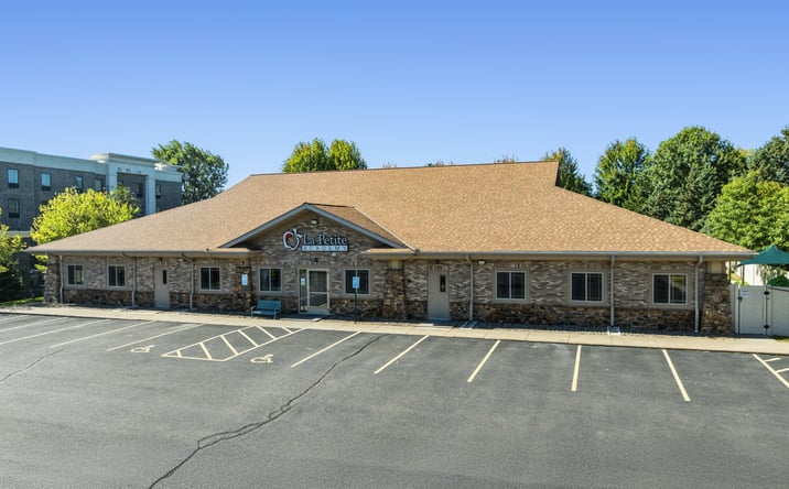 Pictures of Retail property located at 470 Imperial Ave N, Oakdale, MN 55128 for sales - image #1