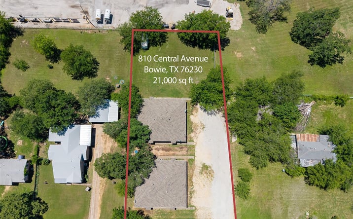Pictures of Multifamily property located at 810 Central Avenue, Bowie, TX 76230 for sales - image #1