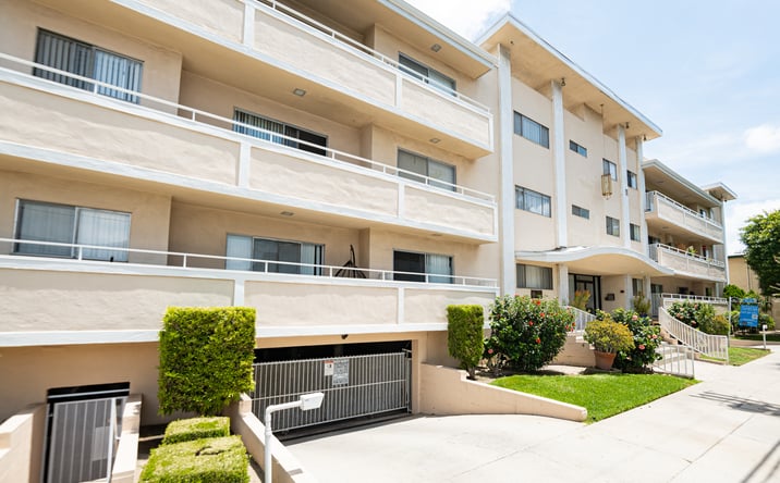 Pictures of Multifamily property located at 5150 Yarmouth Avenue, Los Angeles, CA 91316 for sales - image #1